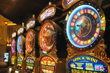 cuma777 live dealer roulette table with real-time action