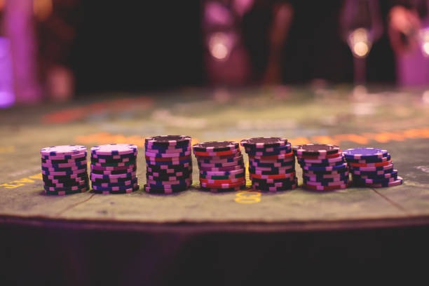 Mobile phone showing betting interface with Player, Banker, and Tie options